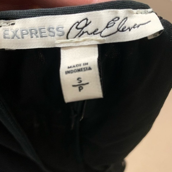 Express One Eleven Black Low V Tank Size Small - Picture 6 of 6